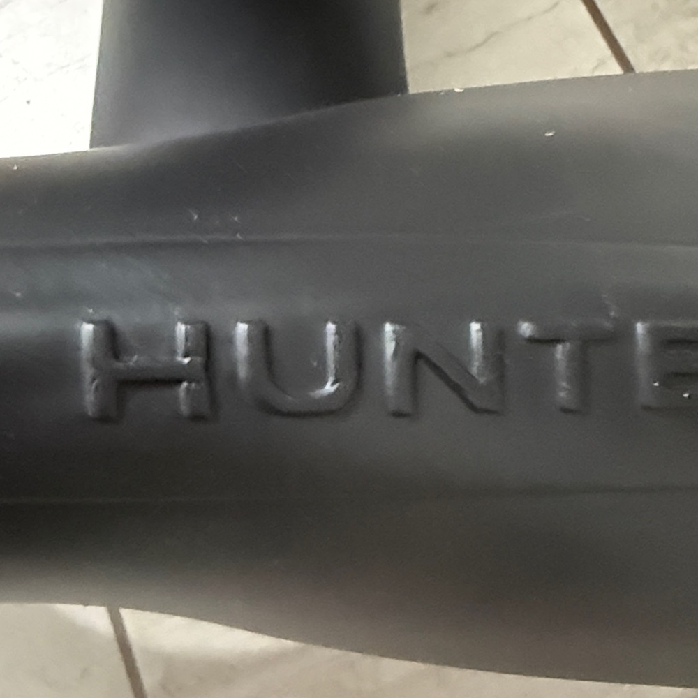 Hunter Black Tall Logo Rain Boots..ladies size 9
Rubber boots .. new - Picture 8 of 8
